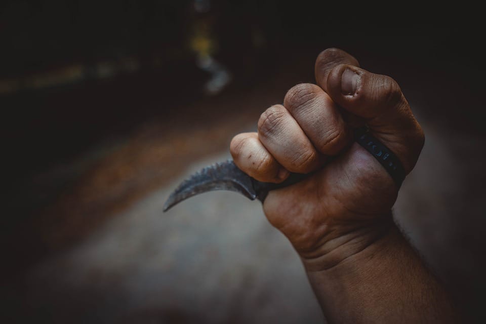 Discover the Best Pocket Knife Stores Near You: A Guide 1 karambit 5587738 960 720