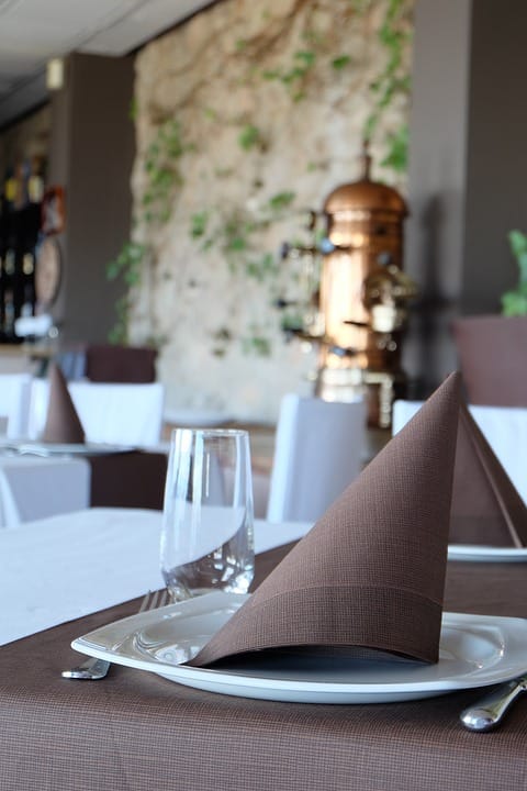 Best EDC Knives Under $50: Affordable Options for Every Budget 1 napkin 1498593 960 720